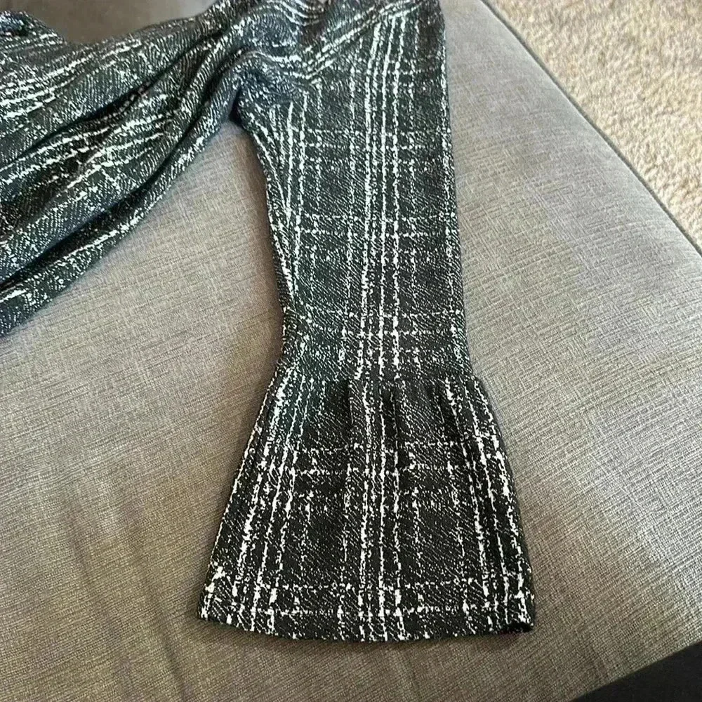 Banana Republic Black and White Bell Sleeve Dress Size 8 - Picture 3 of 6